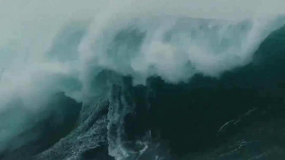 Vagues extrême sur la plage Rainmaker1973